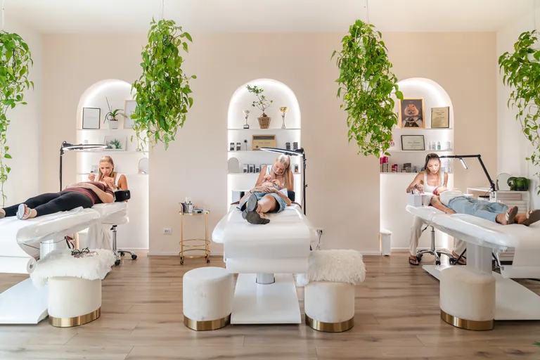 Sopracciglia curate e naturali nello studio Aesthetics 23